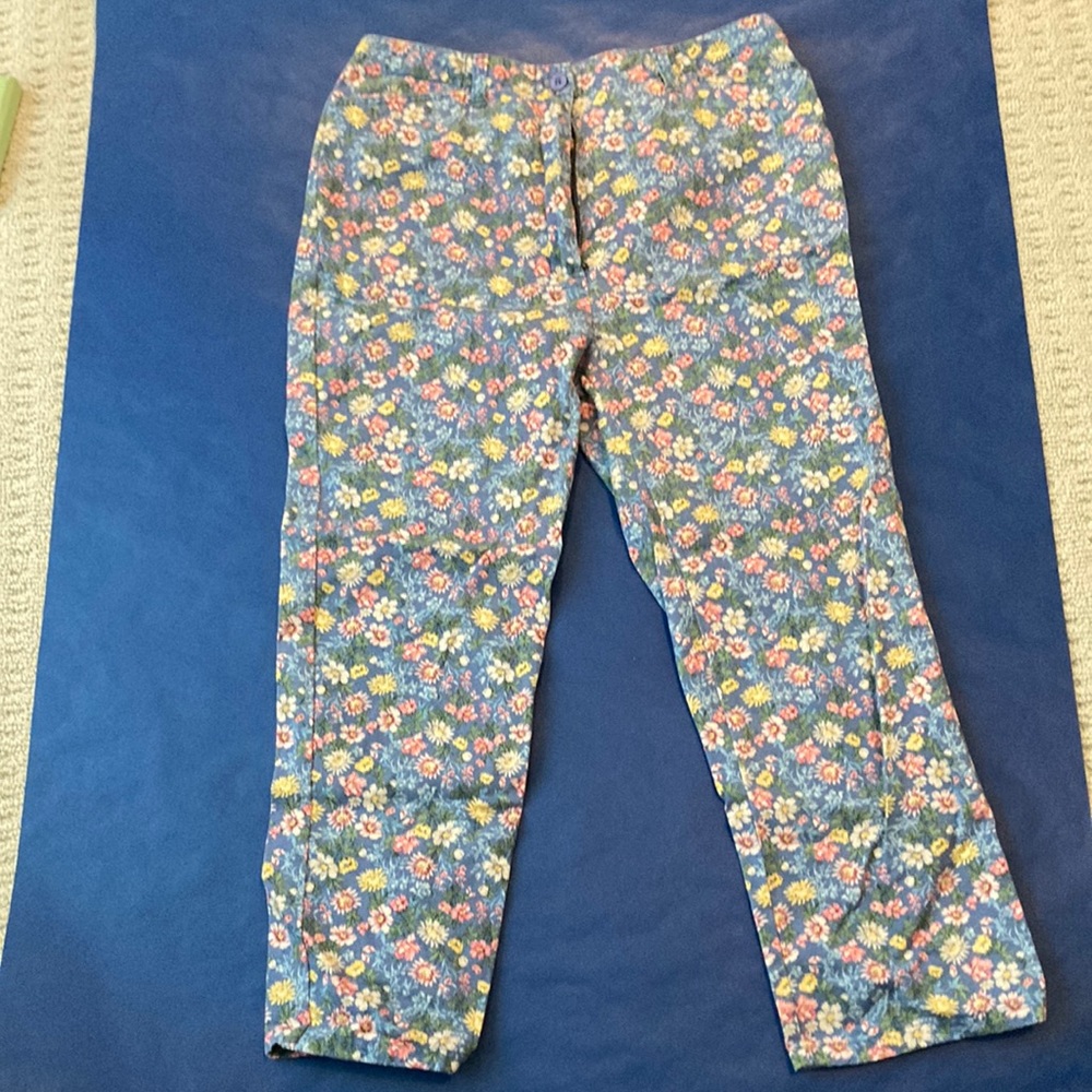 • Floral pants •